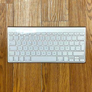 Spanish Apple Wireless Keyboard A1314